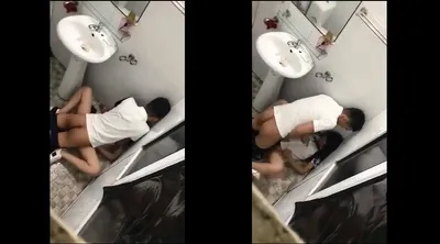 Em ghệ say xỉn và cô bạn gái trong phòng tắm nhà hàng