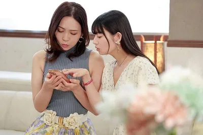 Người phụ nữ có anh xã rủ cô bạn thân cùng địt nhau với trai trẻ qua mạng