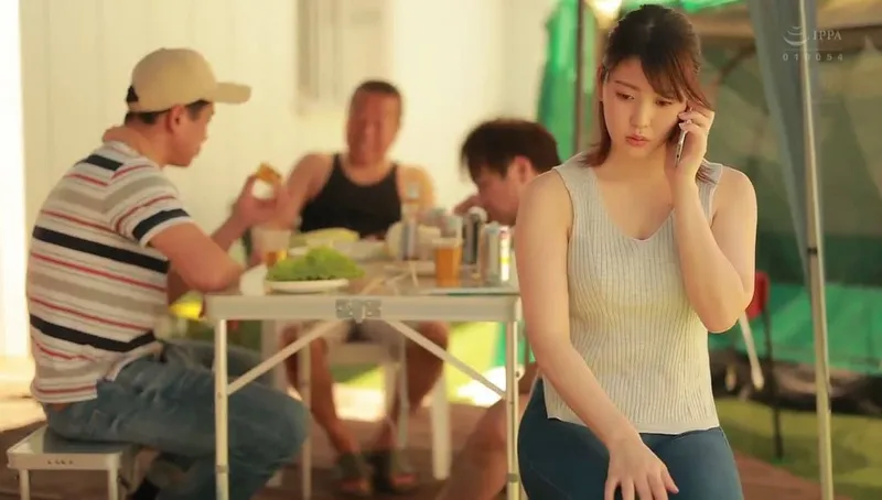 Anh xã khờ để bà xã tham gia sự kiện cắm trại với mấy gã nhà đối diện và cái kết