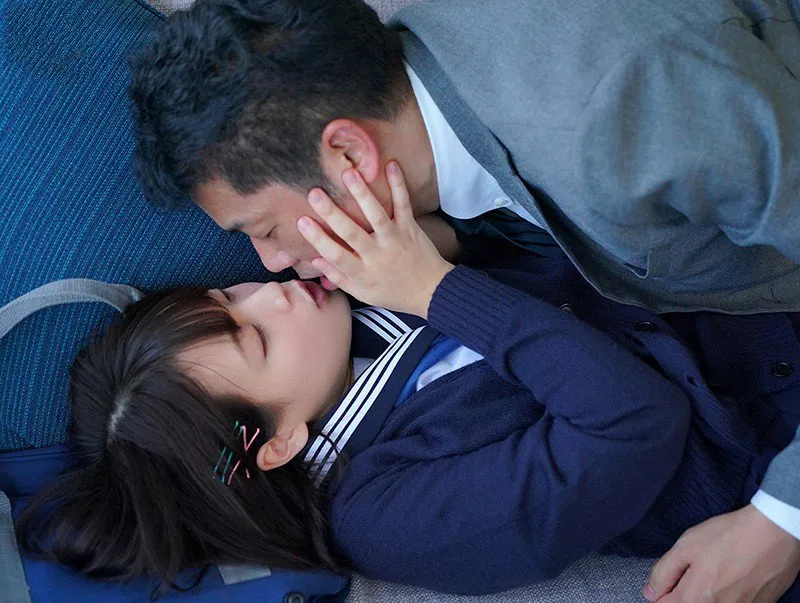 Thầy giáo trốn bà xã cắm sừng với cô học trò dễ thương